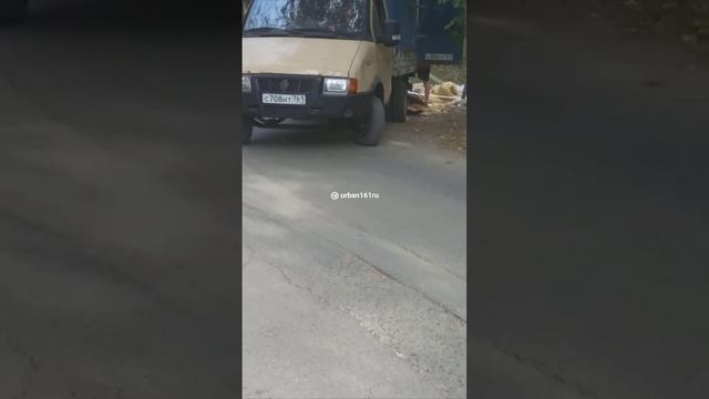 Улица Амбулаторная превращается в свалку из-за таких 🤬, как на видео.