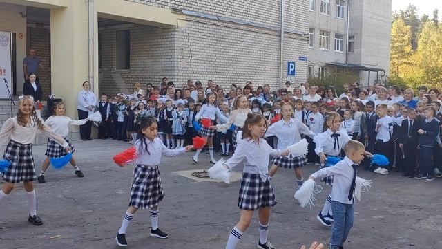 Танец на 1 сентября
Танец для школы🎓