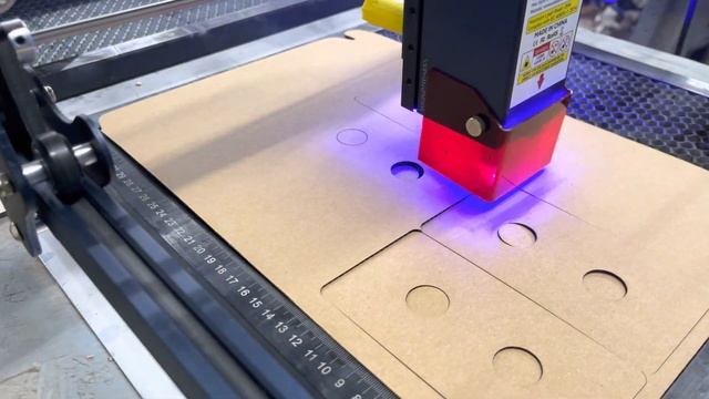 Sculpfun S30 Pro Max 20w cutting cardboard