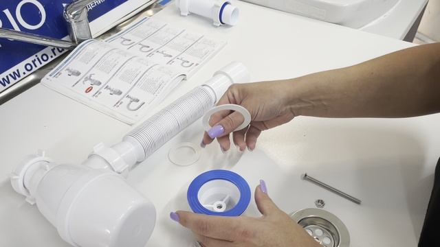 Установка бутылочного сифона А-4001 на мойку.