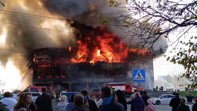 Горит театр музкомедии в Хабаровске