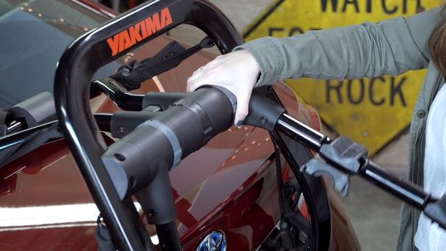 Велокрепление на заднюю дверь для перевозки  велосипедов Yakima FULLBACK