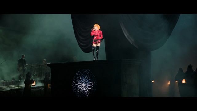 Mylene Farmer - Que je devienne - Nevermore (extrait live)