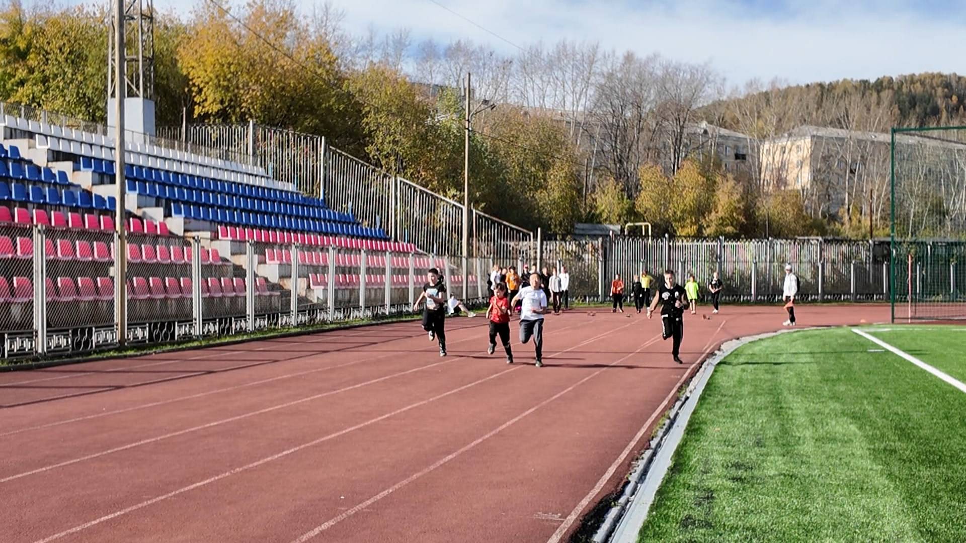 На стадионе «Металлург» в минувшие выходные состоялось первенство города по легкой атлетике