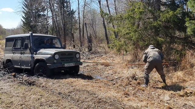 Будни лесовода. УАЗ. Колея. Домкрат.