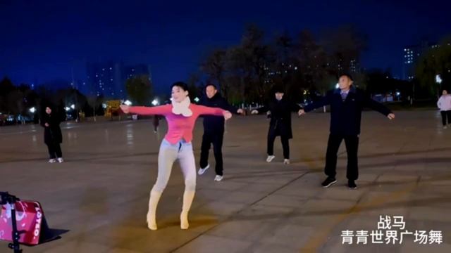 Xiaoqing - вечерний шаффл на площади - Культуры.