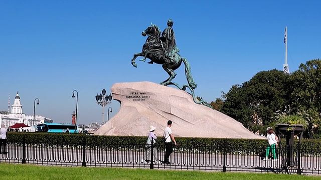 Рыжая Лиза и Штурман Иван недавно были в Петербурге - проверяли, как там поживают наши подписчики.