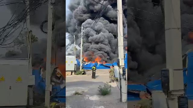 Пожарные уже на месте возгорания в "ИП Перспектива".