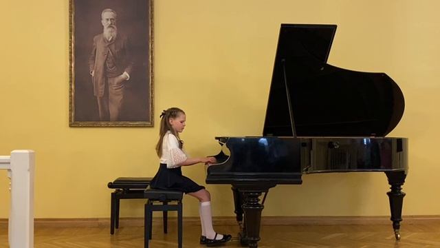 Викуля (8 лет) играет на фортепиано 😍