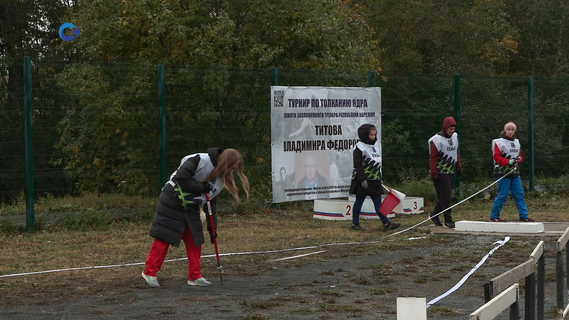 На стадионе «Юность» в Петрозаводске прошли соревнования по толканию ядра