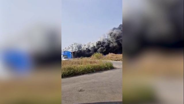 Под Воронежем полыхает 2 тысячи квадратов склада с пропиленом