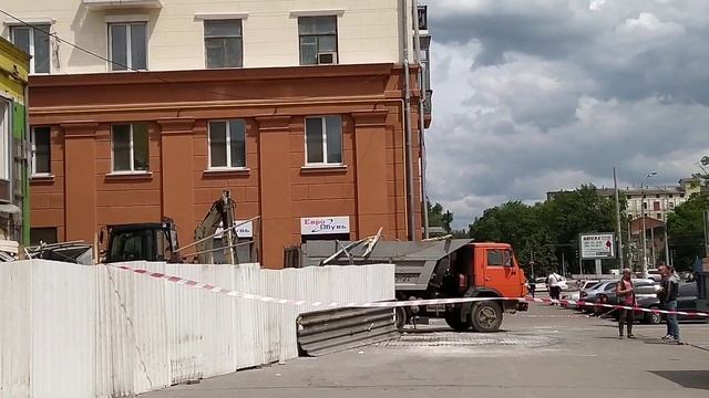 В Днепре возле "Озерки" сносят ТЦ