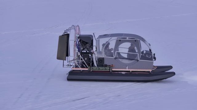 Аэролодка Барс 110 К в катамаранном исполнении зимой на Ангарском водохранилище