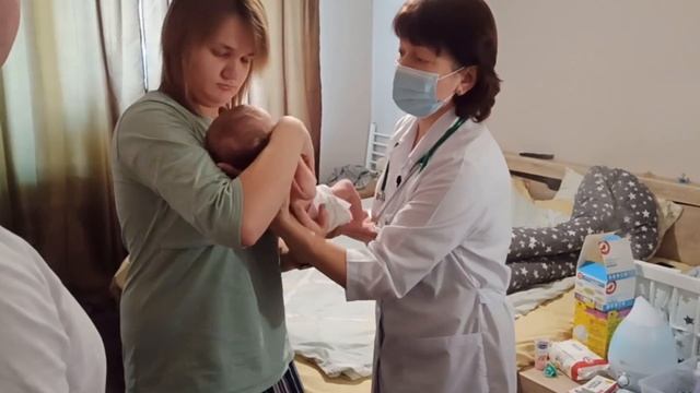 Патронаж новорожденного. Как подмывать мальчика. Включенный отец)))