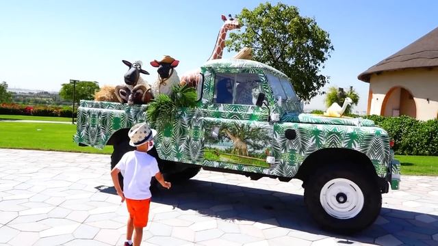 Влад и Ники-Малыш Крис изучает животных в зоопарке с Владом и Никитой