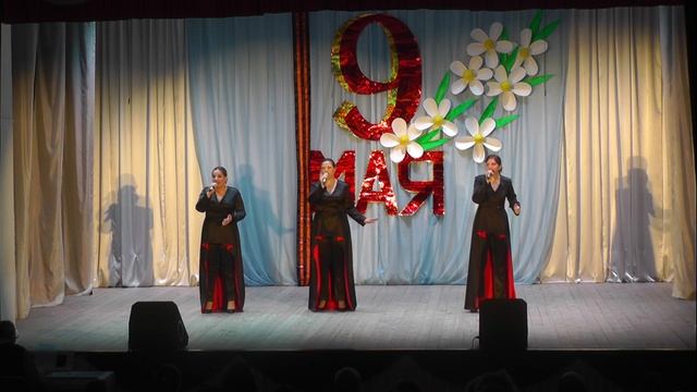 Вокальный ансамбль "Эдельвейс" - "За нас"
руководитель Амеличкин А.И.