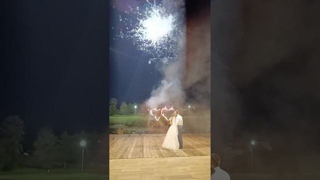 двойное огненное сердце фонтаны и салют
