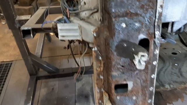 Кузовной ремонт. Выгибаем переднюю стойку. KIA K3000. ГНЕМ ЖЕЛЕЗО.