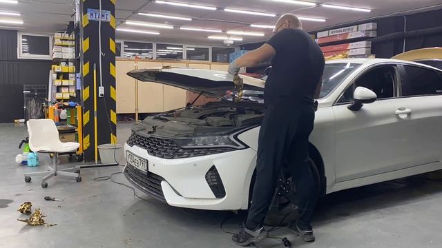 Как снять золотую матовую плёнку с KIA К5.