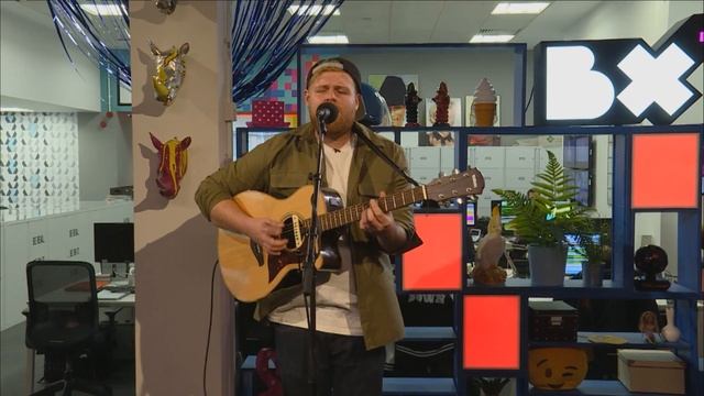 Tom Walker - Wonderwall (Oasis cover) (live) | BeBox Live Sessions