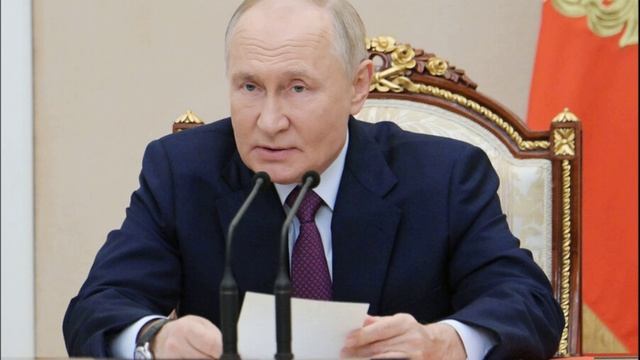 Путин поздравил российских педагогов с Днем учителя