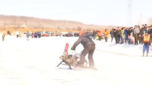 Сотни амурчан приехали на Чигиринское водохранилище ради зрелищных гонок