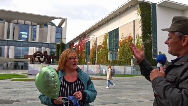 Live-Diskussion mit der Friedensbewegung der BRD Berlin 3. Oktober 2024 Bundeskanzleramt