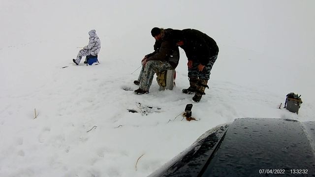 Часть 4. А снег всё идёт. Клёвая рыбалка на глубинного омуля.