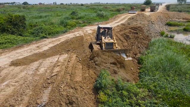 Строительство, грунтовых дорог в болотах