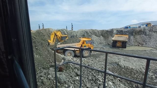 ПОГРУЗКА РУДЫ KOMATSU PC-3000& BELAZ 7513