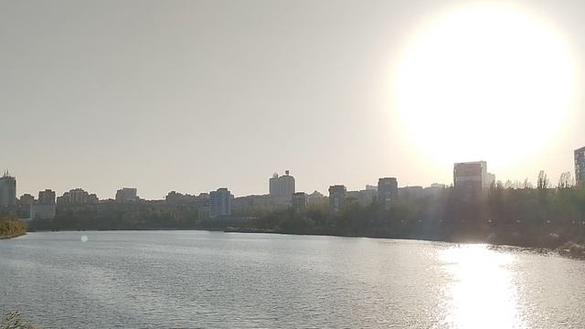 Субботний вечер на набережной Донецка
Последние тёплые деньки в Донецке