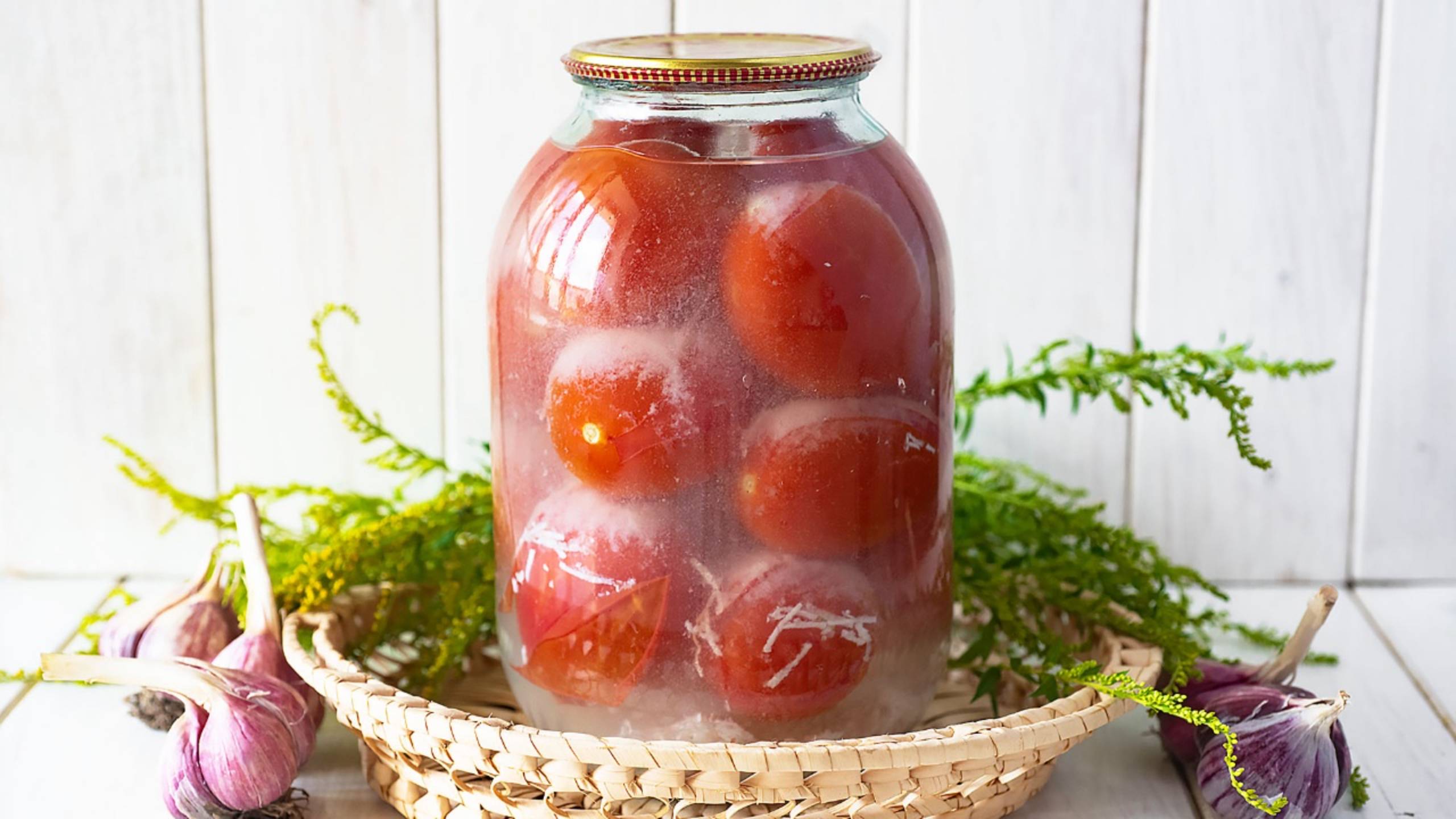 🍅  Маринованные помидоры с чесноком в трехлитровых банках - рецепт пикантной закуски на зиму