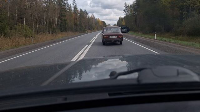 Раритет на дороге ВАЗ 2101. Обгоняем на Ниве тревел.