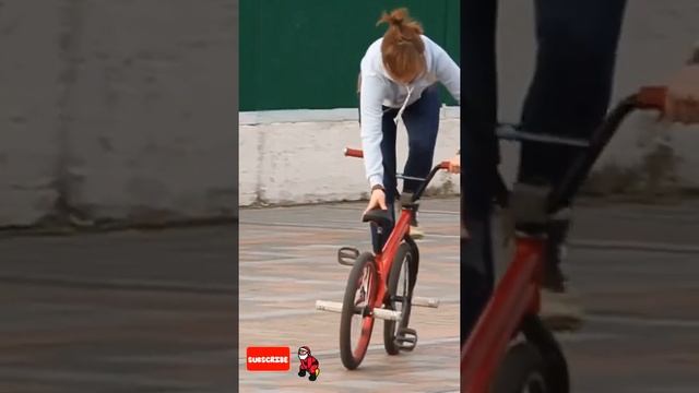 She did a one wheel stunt♀️[Motors]