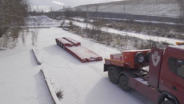 Трал с пониженной погрузочной платформой и отстёгивающимся гусаком. BERGER 9894-0000040-05