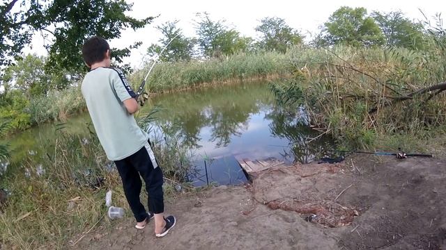 Племянник поймал сазана,много карасей,с.Мелчхи,Чеченская Республика