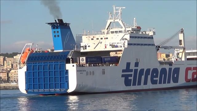 TIRRENIA CIN - La nave Massimo MURA arriva al porto di Cagliari