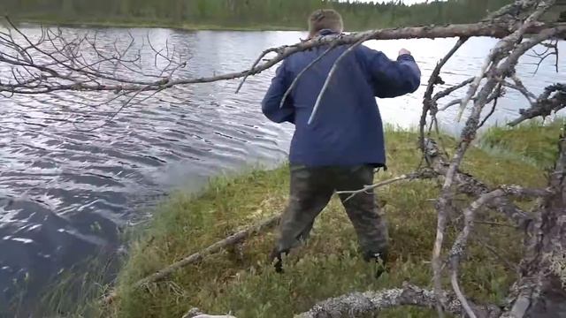 Ловля щуки на рогатку в Карелии.