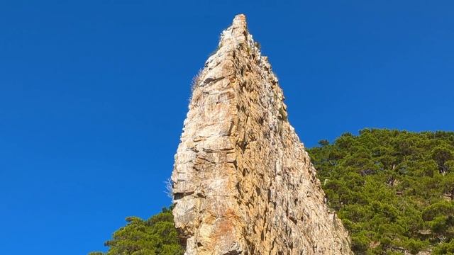 Скала Парус, вид с моря с трёх ракурсов, Прасковеевка, 6 октября 2024 г.