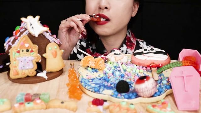 ASMR HALLOWEEN DESSERT☆할로윈 디저트 먹방, HALLOWEEN COOKIE HOUSE, EYE JELLY, MACARON, MERINGUE COOKIE