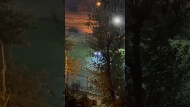 🚙В Солнцево на Авиаторов 9к1 водитель заехал на спортивную площадку, устроил там заезд🚙