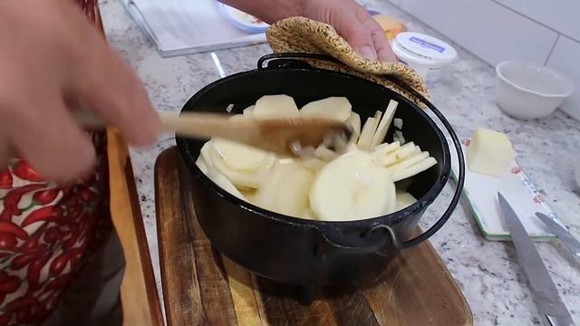 Cheesy Bacon Potato / Dutch Oven For 2