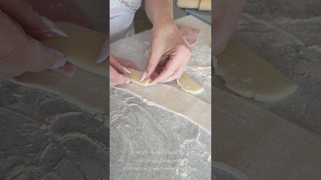 Слойки с ветчиной и сыром
