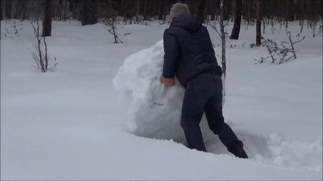 Снежную бабу ... (лепим )после 2 литров пива. Оборжались все.Прикол!