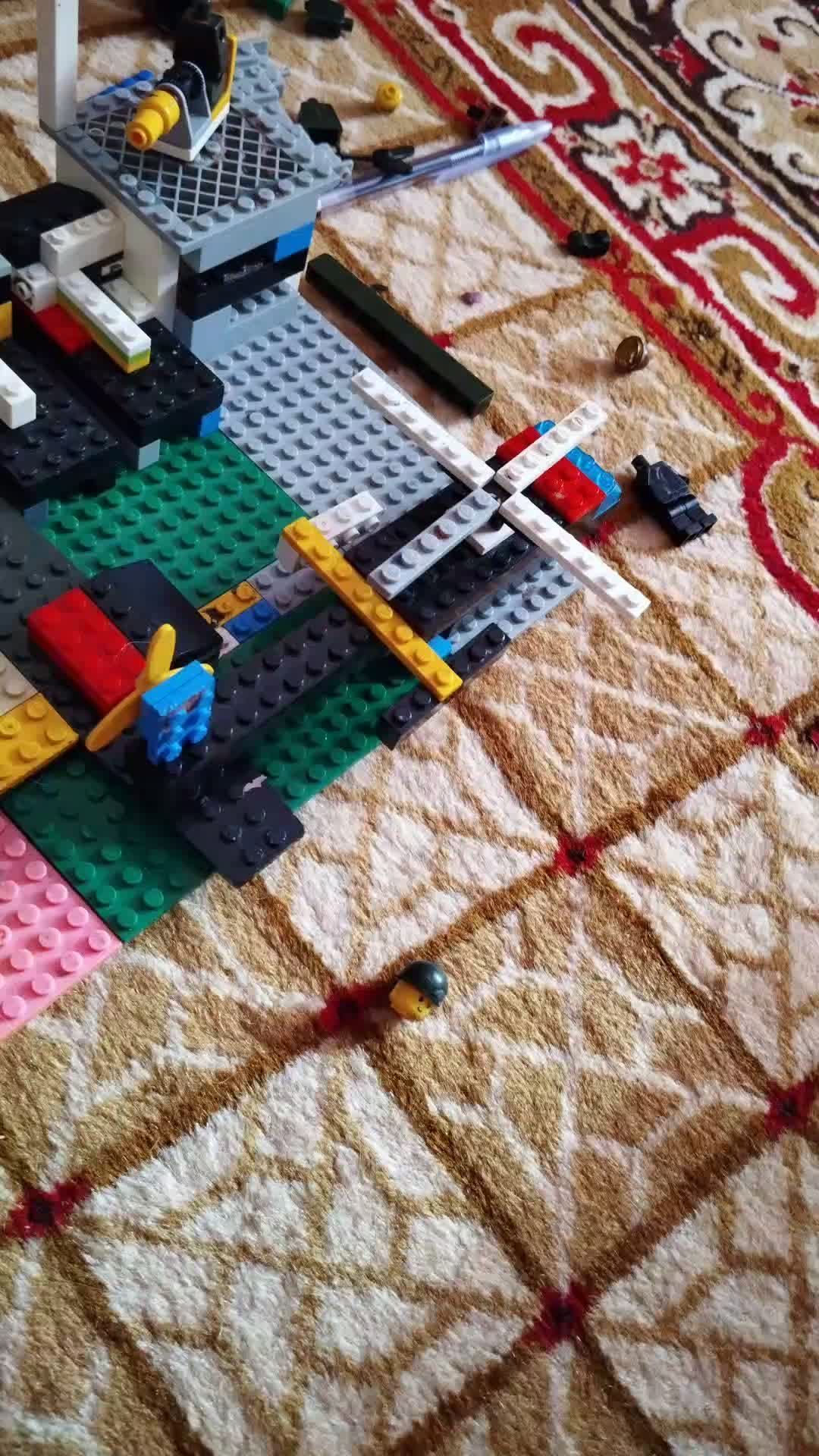 строю из Lego