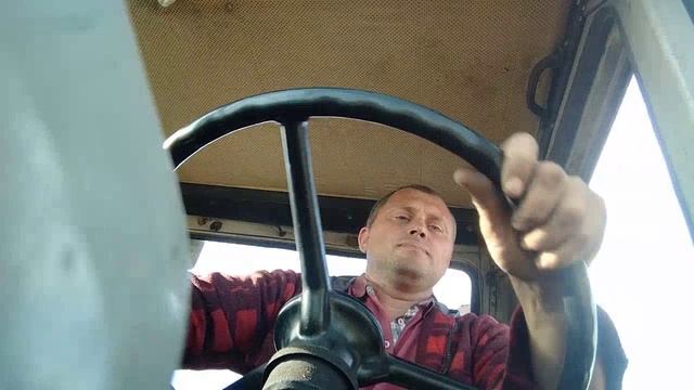 Я на тракторе лечу.