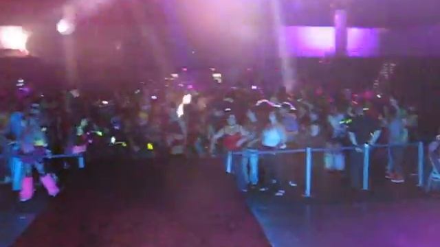 Tamerax Spinning at Metrocon 2013 - Tampa, Florida (second clip)