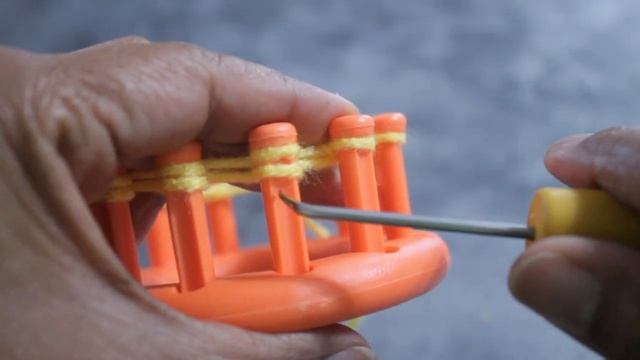 LOOM KNITTING Cast-On How to Tighten the Loose Loops on The Loom