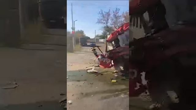 Два грузовика столкнулись при въезде в Новочеркасск. 😔