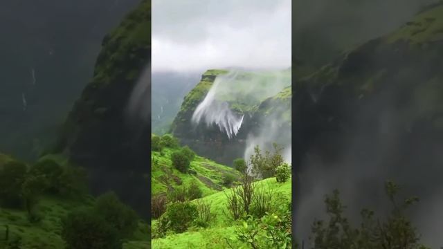 Водопад Нанегхат в Индии